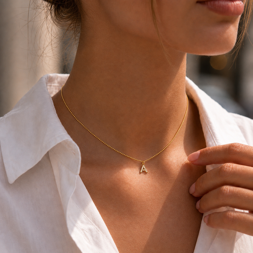 Choker Colar de Inicial Cravejada com Zircônias Banhado a Ouro 18k
